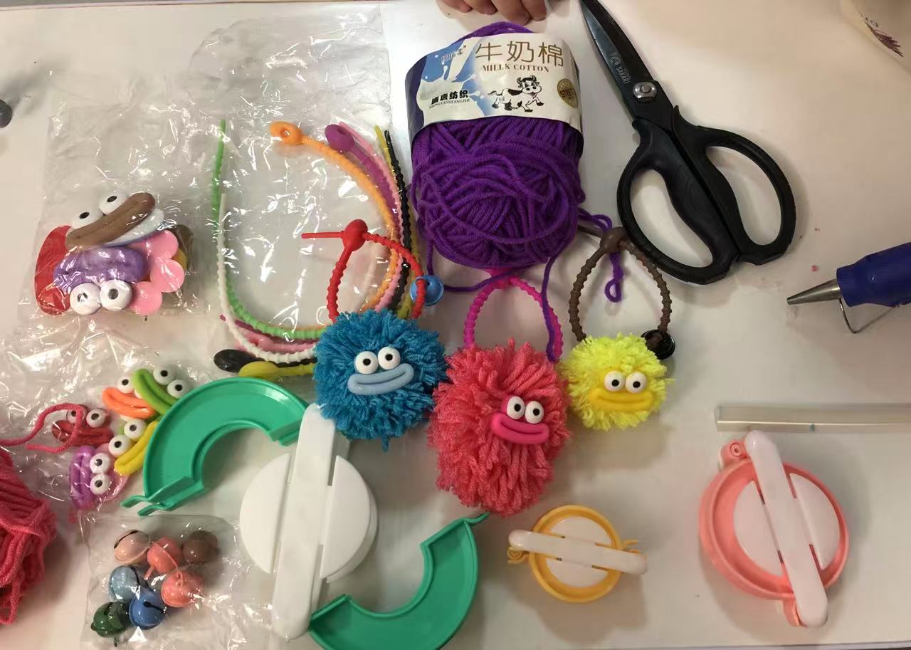 Materials for pompom phone charms